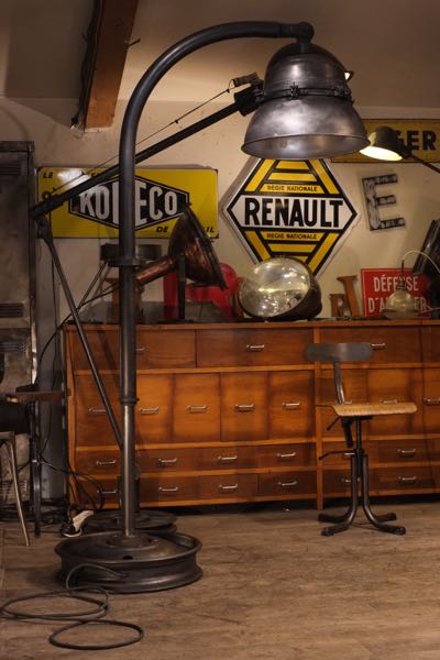 luminaire de sol geant industriel ancien